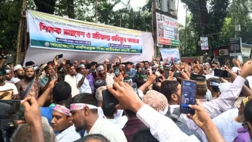 শিক্ষা উপদেষ্টার সঙ্গে বৈঠকে সচিবালয়ের ভিতরে ১০ শিক্ষক নেতা