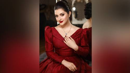 সামনে পেলে তিন মিনিট থাপড়াবো : পরীমণি