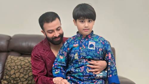 বড় ছেলের ছবি দিয়ে 'মিস ইউ পাপা' লিখলেন শাকিব খান
