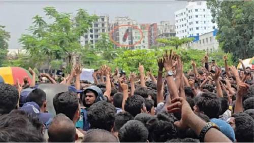 মাইলস্টোন শিক্ষার্থীদের সাথে পুলিশের ধাওয়া পাল্টা ধাওয়া