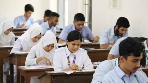 করোনা উদ্বেগেও পেছাচ্ছে না এইচএসসি পরীক্ষা